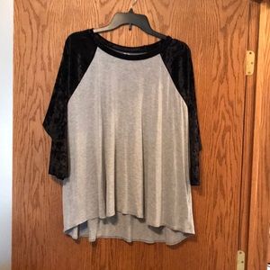 Raglan/baseball T-shirt with crush velvet sleeves